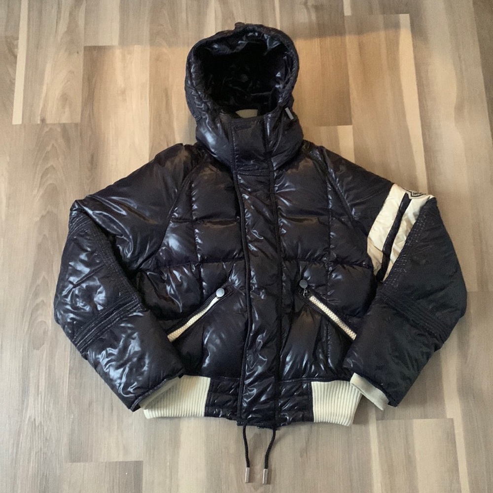 Moncler short, down puffer jacket in navy blue and off-white, size 2 - Picture 3 of 15